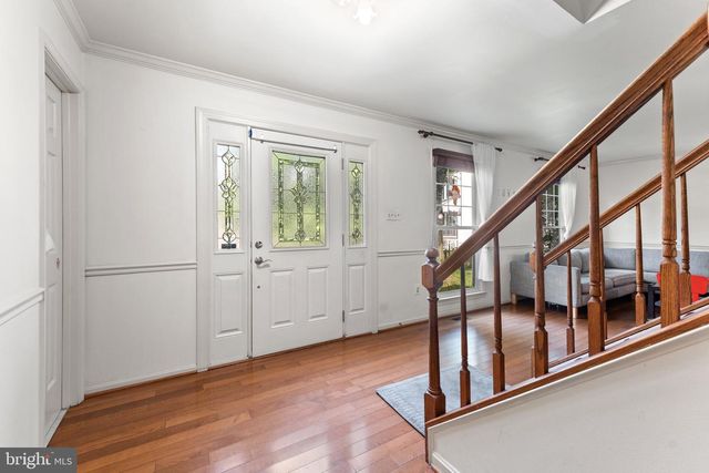 8000 SANDBURG CT, Dunn Loring, VA 22027