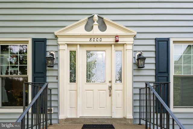 8000 SANDBURG CT, Dunn Loring, VA 22027