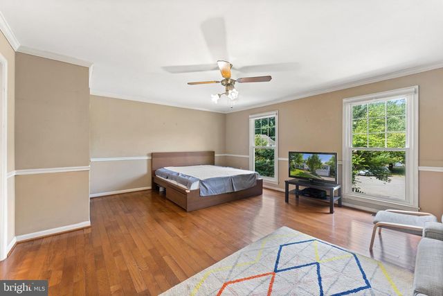 8000 SANDBURG CT, Dunn Loring, VA 22027