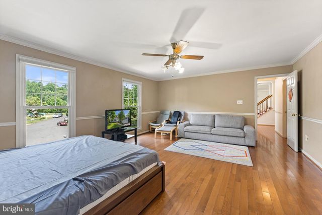 8000 SANDBURG CT, Dunn Loring, VA 22027