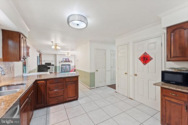 8000 SANDBURG CT, Dunn Loring, VA 22027