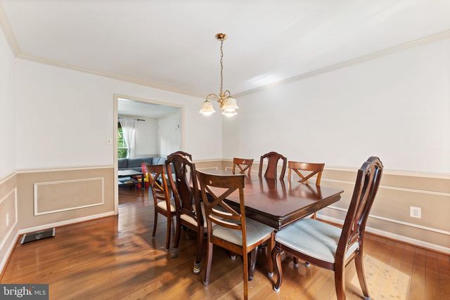 8000 SANDBURG CT, Dunn Loring, VA 22027