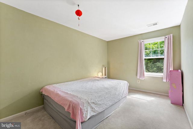 8000 SANDBURG CT, Dunn Loring, VA 22027