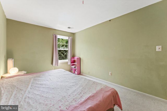 8000 SANDBURG CT, Dunn Loring, VA 22027