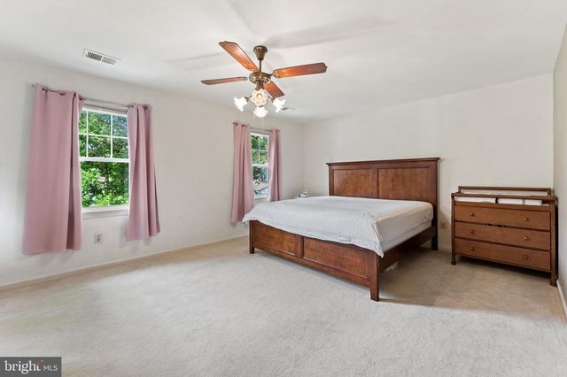 8000 SANDBURG CT, Dunn Loring, VA 22027