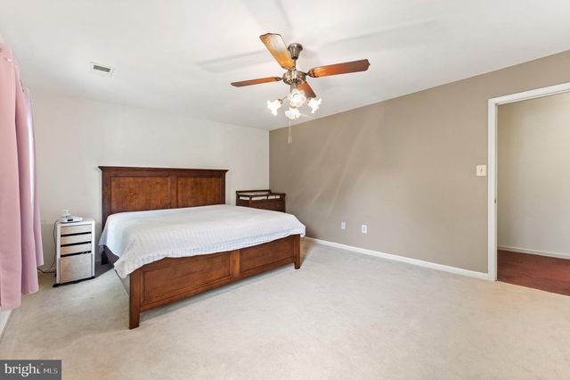 8000 SANDBURG CT, Dunn Loring, VA 22027
