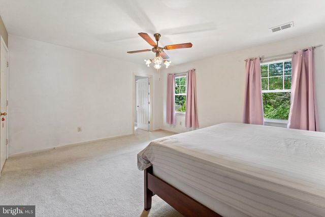 8000 SANDBURG CT, Dunn Loring, VA 22027