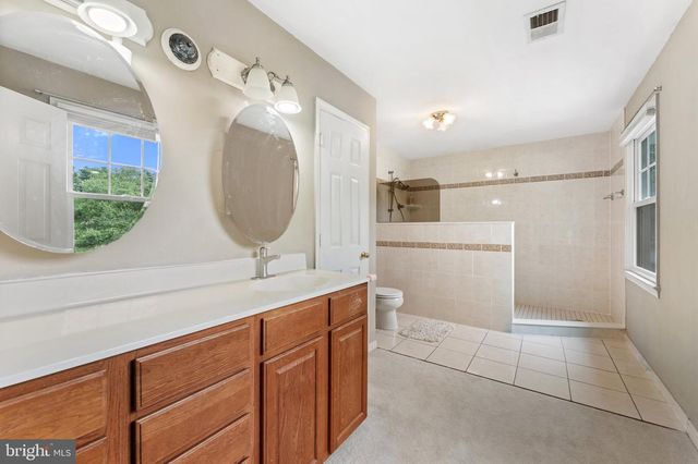 8000 SANDBURG CT, Dunn Loring, VA 22027