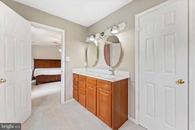 8000 SANDBURG CT, Dunn Loring, VA 22027