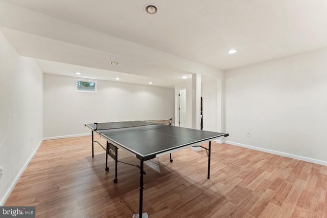 8000 SANDBURG CT, Dunn Loring, VA 22027
