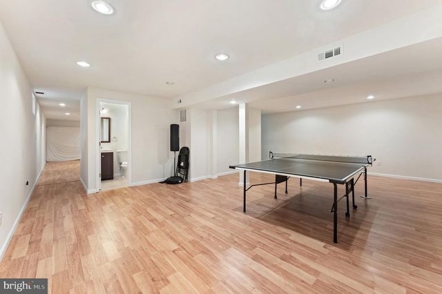8000 SANDBURG CT, Dunn Loring, VA 22027