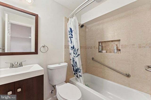 8000 SANDBURG CT, Dunn Loring, VA 22027