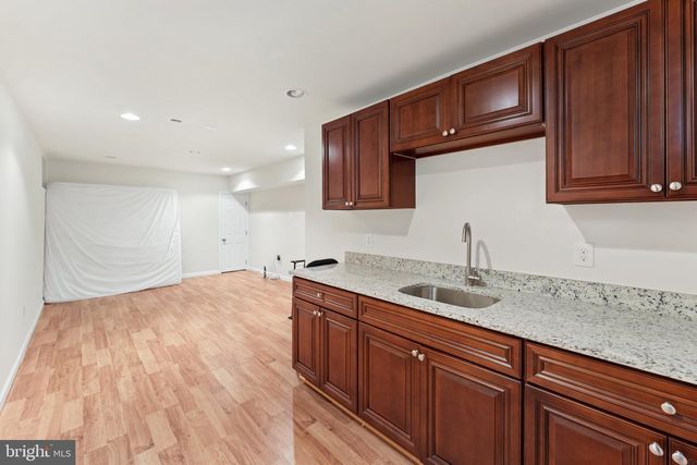 8000 SANDBURG CT, Dunn Loring, VA 22027