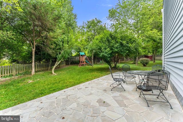 8000 SANDBURG CT, Dunn Loring, VA 22027