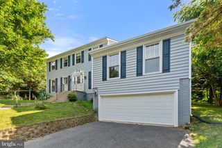 8000 SANDBURG CT, Dunn Loring, VA 22027