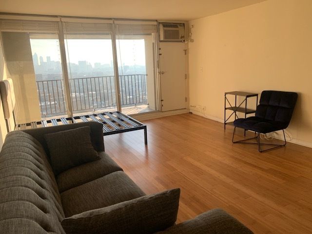 1960 N Lincoln Park West Avenue 2105, Chicago, IL 60614