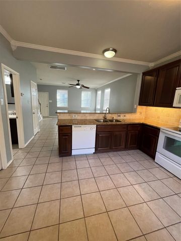 1901 Kemah Village Drive, Kemah, TX 77565