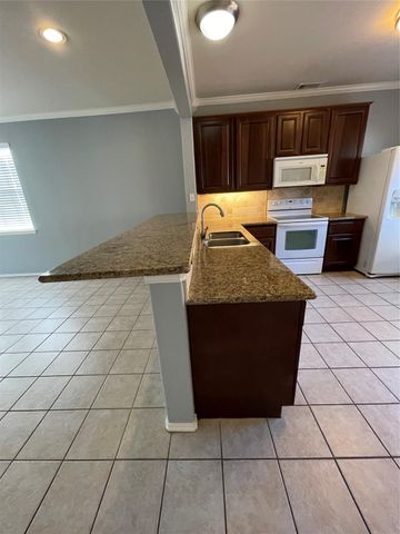 1901 Kemah Village Drive, Kemah, TX 77565