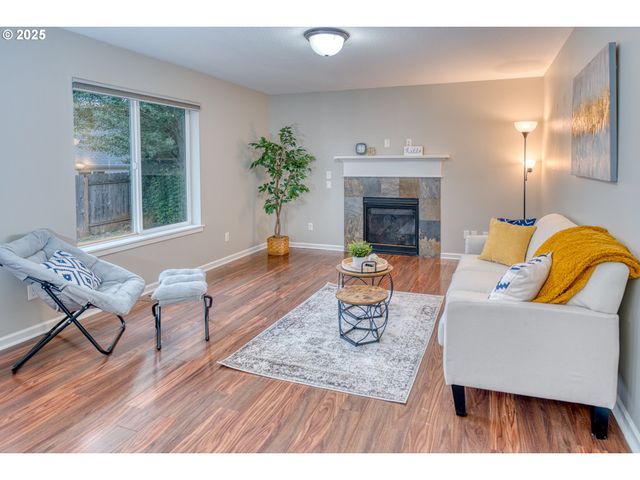 321 Nw PACIFIC HILLS Dr, Willamina, OR 97396