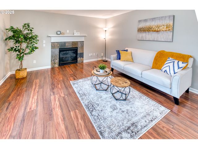 321 Nw PACIFIC HILLS Dr, Willamina, OR 97396