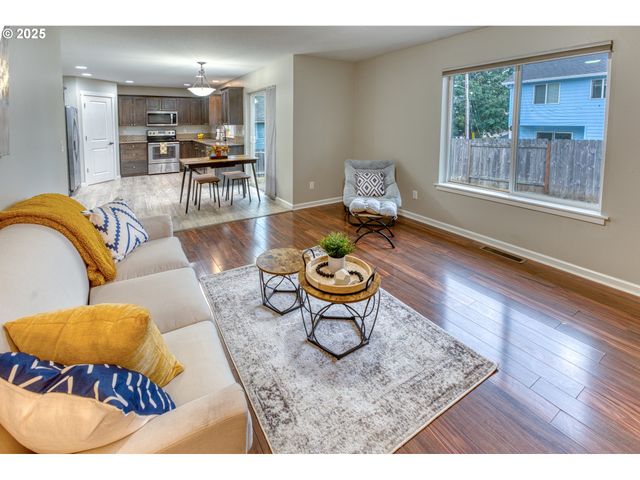 321 Nw PACIFIC HILLS Dr, Willamina, OR 97396