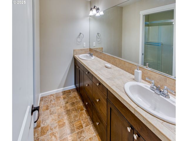 321 Nw PACIFIC HILLS Dr, Willamina, OR 97396