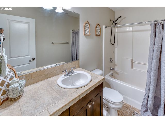 321 Nw PACIFIC HILLS Dr, Willamina, OR 97396