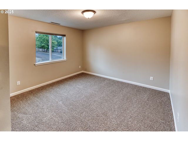 321 Nw PACIFIC HILLS Dr, Willamina, OR 97396