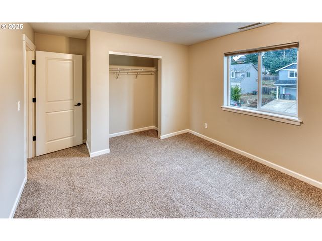 321 Nw PACIFIC HILLS Dr, Willamina, OR 97396