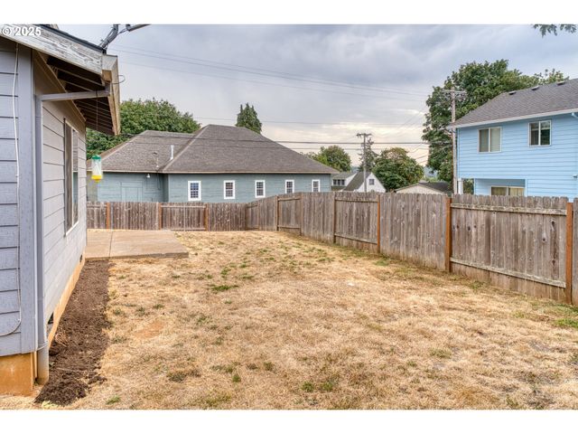 321 Nw PACIFIC HILLS Dr, Willamina, OR 97396