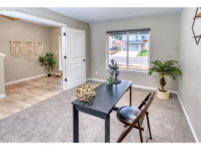 321 Nw PACIFIC HILLS Dr, Willamina, OR 97396