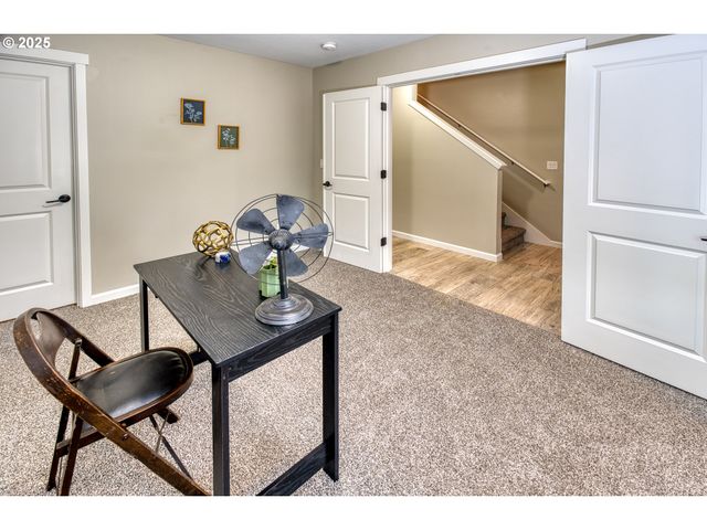 321 Nw PACIFIC HILLS Dr, Willamina, OR 97396