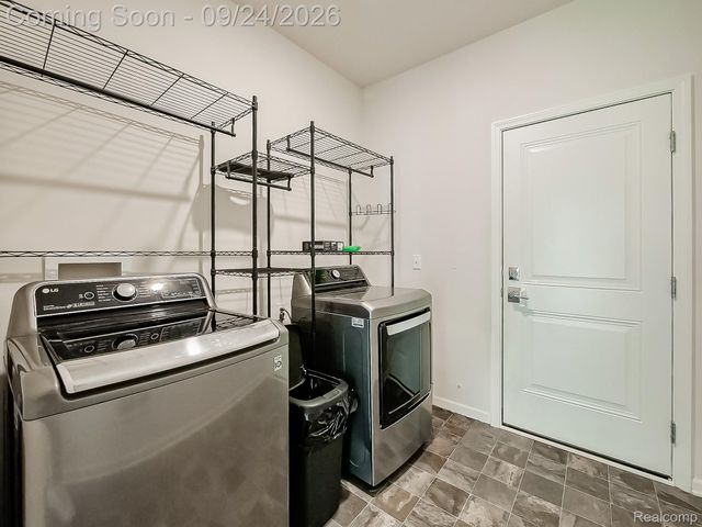 171 Coppice Way, White Lake Charter Township, MI 48386