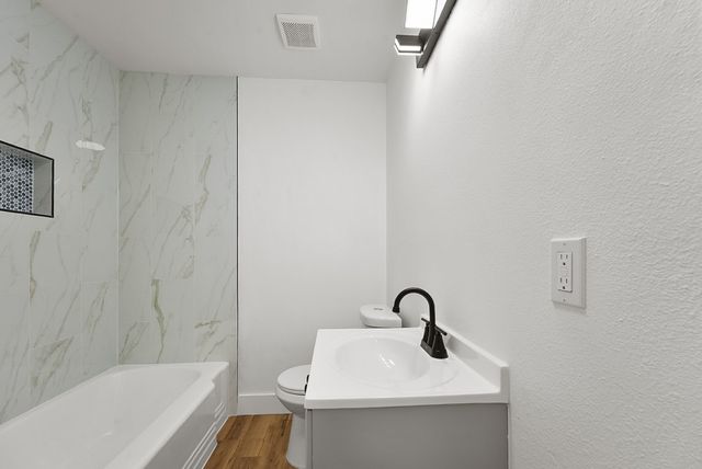 2114 Tisinger Avenue, Dallas, TX 75228