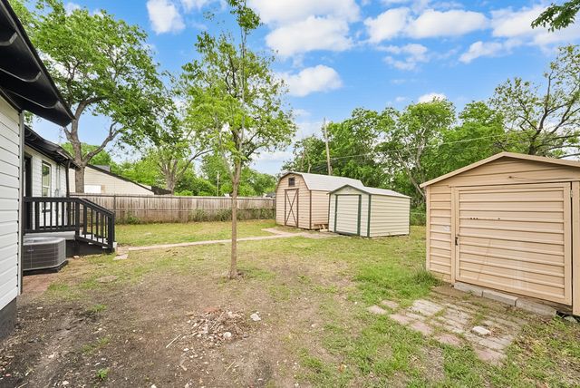 2114 Tisinger Avenue, Dallas, TX 75228