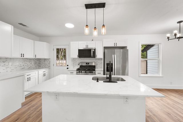 2114 Tisinger Avenue, Dallas, TX 75228