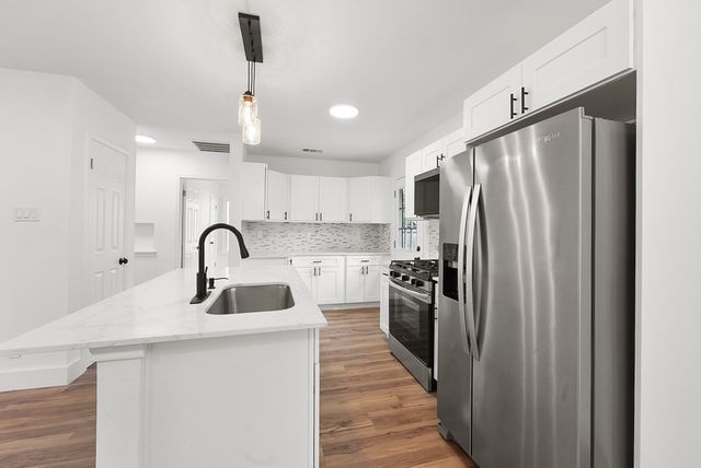 2114 Tisinger Avenue, Dallas, TX 75228