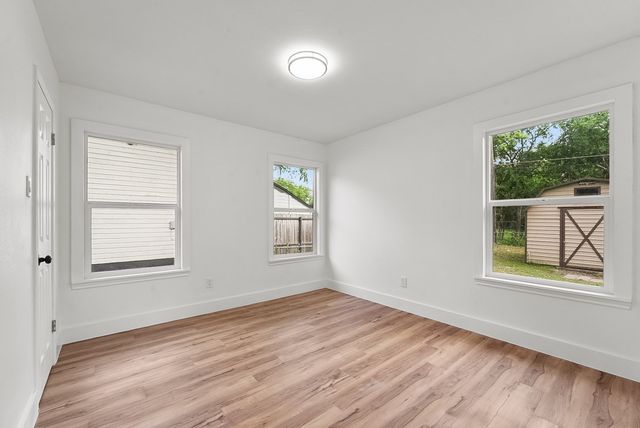 2114 Tisinger Avenue, Dallas, TX 75228