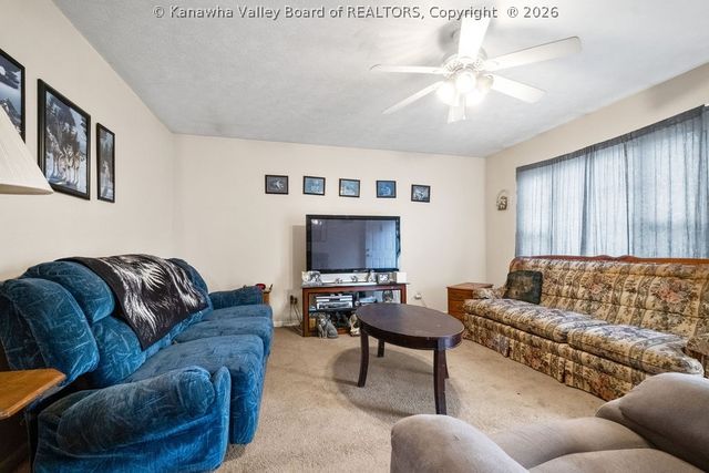 109 Woodside Terrace, Hurricane, WV 25526