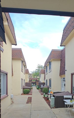 4035 Fitzjames Walk, Oak Lawn, IL 60453