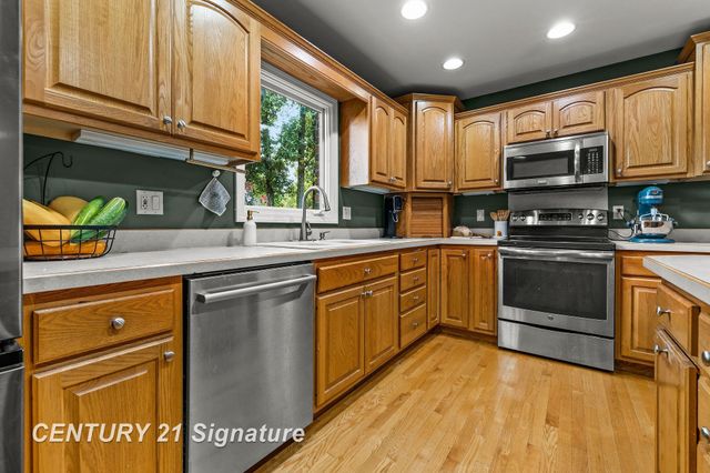 2870 E Nottingham Drive, Saginaw Twp, MI 48603