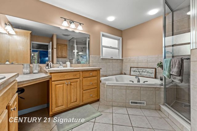 2870 E Nottingham Drive, Saginaw Twp, MI 48603