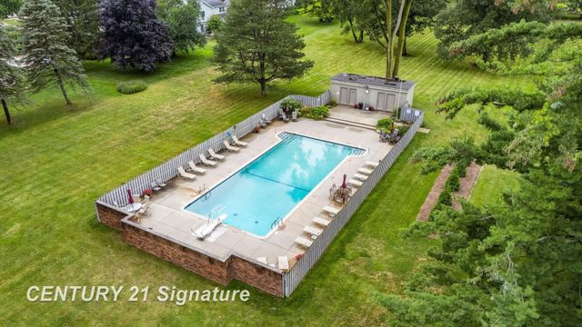 2870 E Nottingham Drive, Saginaw Twp, MI 48603
