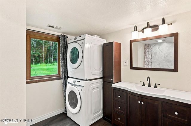3891 N Engstrom Road, Wasilla, AK 99654