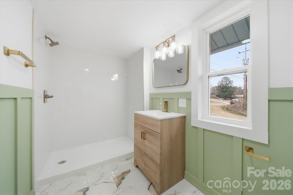 28 Central Avenue, Granite Falls, NC 28630