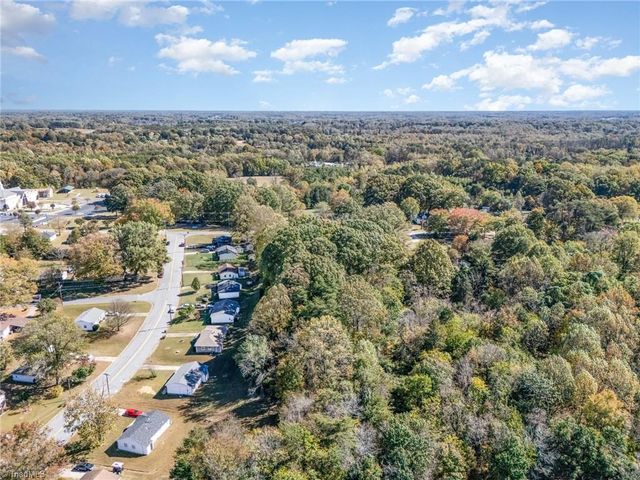 3924 Oak Ridge Drive, Winston-salem, NC 27105