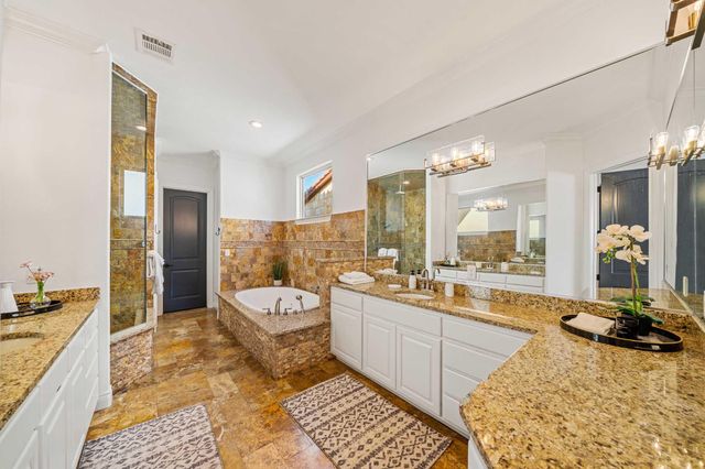 3500 River Oaks DR, Kingsland, TX 78639