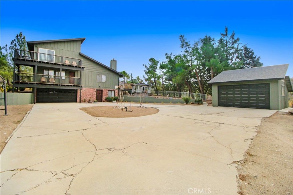 Image 14 of property listing at 48085 Twin Pines Road, Banning, CA 92220