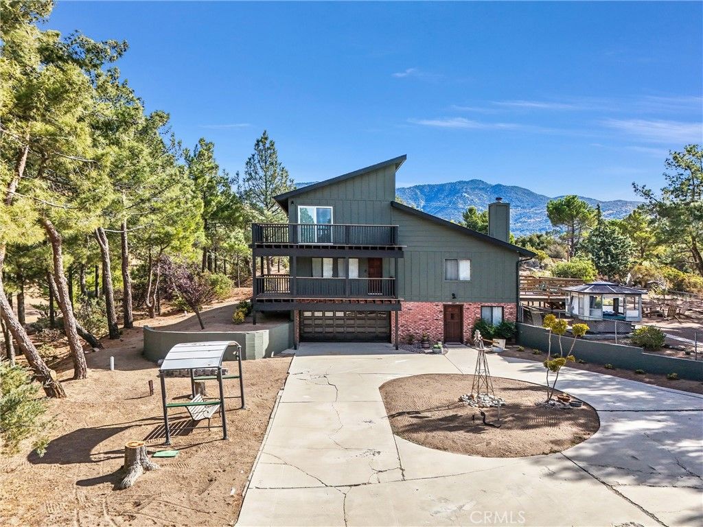 Image 2 of property listing at 48085 Twin Pines Road, Banning, CA 92220