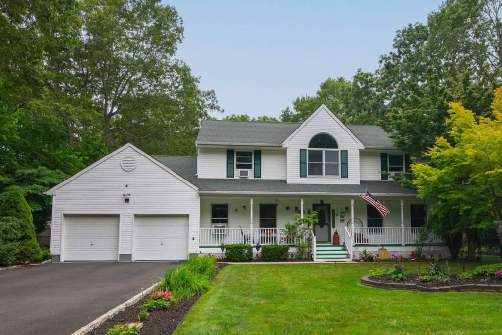 91 Drew Drive, Eastport, NY 11941